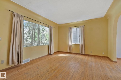 9727 69 Avenue, Edmonton, AB - Indoor Photo Showing Other Room
