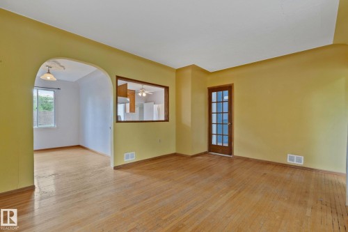 9727 69 Avenue, Edmonton, AB - Indoor Photo Showing Other Room
