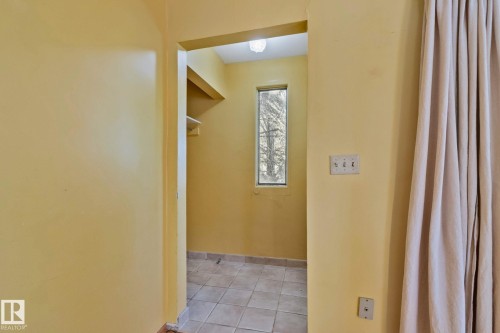 9727 69 Avenue, Edmonton, AB - Indoor