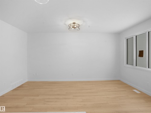 17736 7 Street, Edmonton, AB 