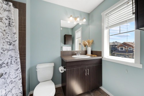 1522 Chapman Way, Edmonton, AB 