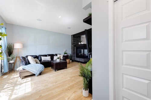 1522 Chapman Way, Edmonton, AB 