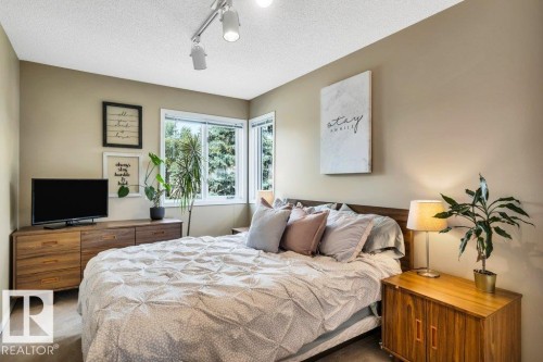 311 Weber Way, Edmonton, AB 