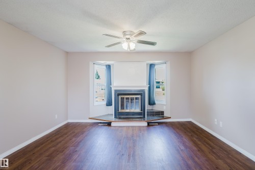 8707 151 Avenue, Edmonton, AB 
