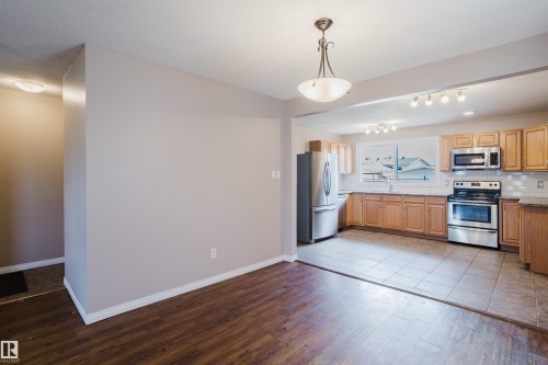 8707 151 Avenue, Edmonton, AB 