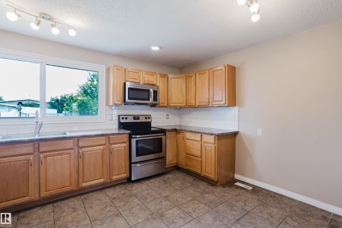 8707 151 Avenue, Edmonton, AB 