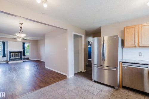 8707 151 Avenue, Edmonton, AB 