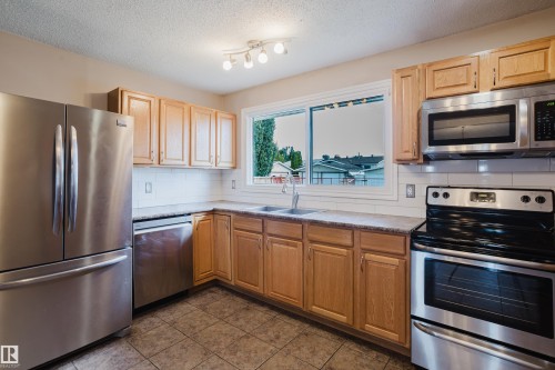 8707 151 Avenue, Edmonton, AB 