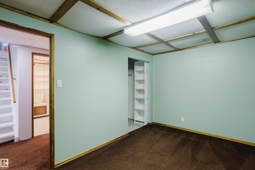 8707 151 Avenue, Edmonton, AB 