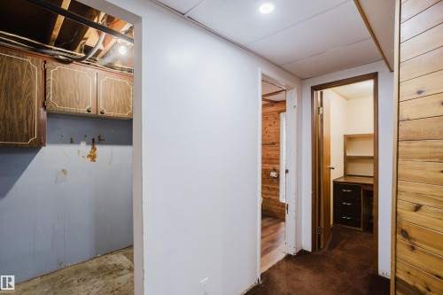8707 151 Avenue, Edmonton, AB 