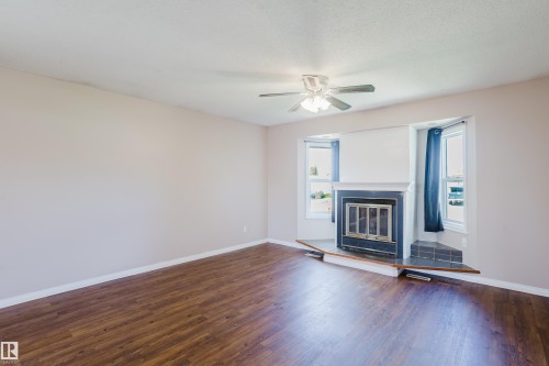 8707 151 Avenue, Edmonton, AB 