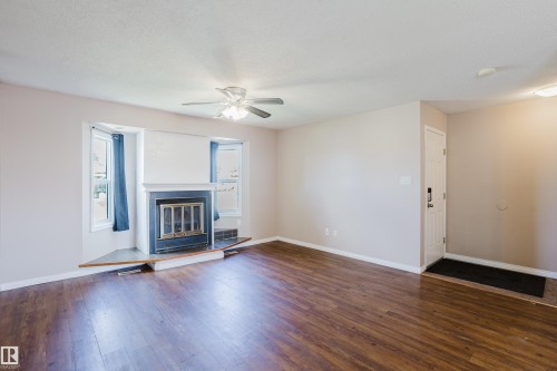 8707 151 Avenue, Edmonton, AB 