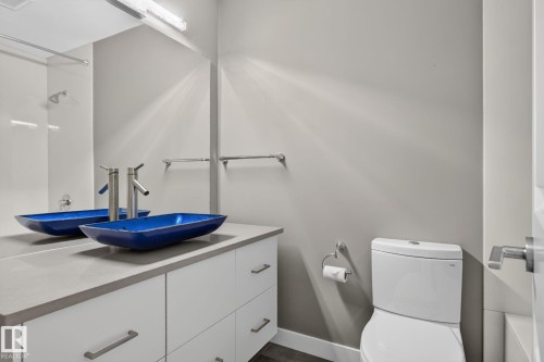 6704 94A Avenue, Edmonton, AB 
