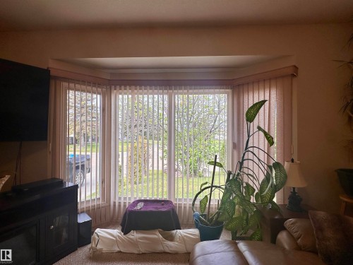 Bay window featuring vertical blinds and a neutral-toned valance - 10619 108 Avenue, Westlock, AB - Indoor