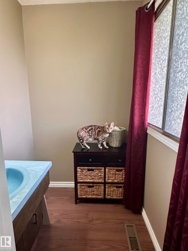 Image quality insufficient for description - 10619 108 Avenue, Westlock, AB - Indoor