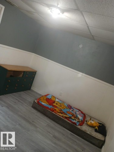 Image quality insufficient for description - 13224 37 Street, Edmonton, AB 