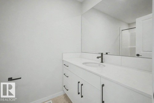 400 Stiles Way, Leduc, AB - Indoor Photo Showing Bathroom