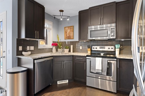 60 Red Tail Way, St. Albert, AB - Indoor Photo Showing Kitchen With Stainless Steel Kitchen With Upgraded Kitchen