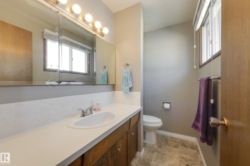 10527 32 Avenue, Edmonton, AB 