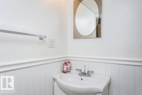 5510 92C Avenue, Edmonton, AB 