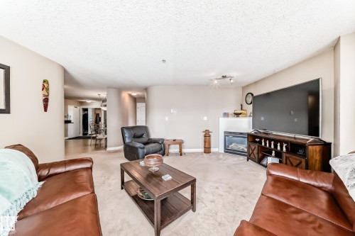 220 4312 139 Avenue, Edmonton, AB - Indoor Photo Showing Living Room