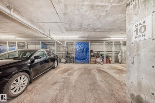 220 4312 139 Avenue, Edmonton, AB - Indoor Photo Showing Garage