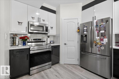 #1 11616 82 St Nw, Edmonton, AB - Indoor Photo Showing Kitchen