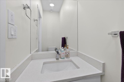 #1 11616 82 St Nw, Edmonton, AB - Indoor Photo Showing Bathroom
