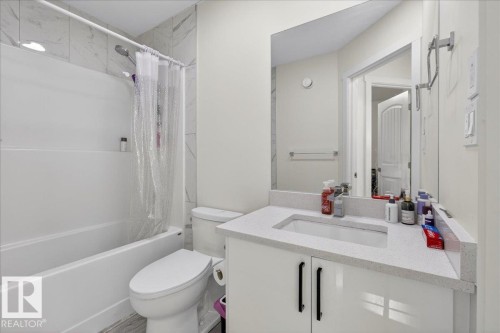 #1 11616 82 St Nw, Edmonton, AB - Indoor Photo Showing Bathroom