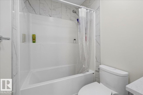 #1 11616 82 St Nw, Edmonton, AB - Indoor Photo Showing Bathroom