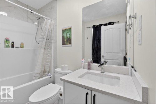 #1 11616 82 St Nw, Edmonton, AB - Indoor Photo Showing Bathroom