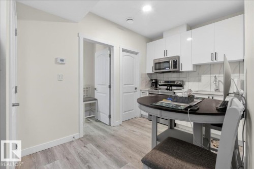 #1 11616 82 St Nw, Edmonton, AB - Indoor Photo Showing Kitchen
