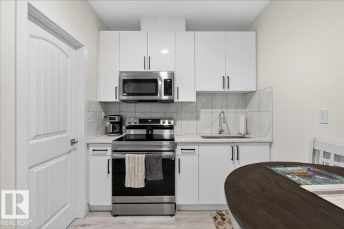 #1 11616 82 St Nw, Edmonton, AB - Indoor Photo Showing Kitchen