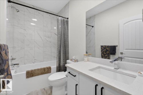 #1 11616 82 St Nw, Edmonton, AB - Indoor Photo Showing Bathroom