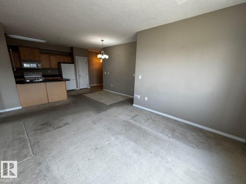 300 16715 100 Avenue, Edmonton, AB - Indoor