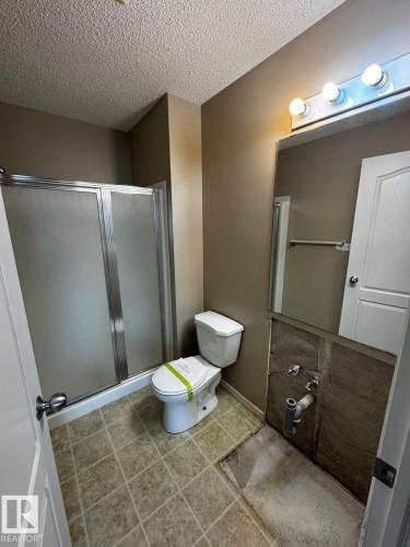 300 16715 100 Avenue, Edmonton, AB - Indoor Photo Showing Bathroom