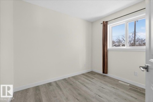 #2 11616 82 St Nw, Edmonton, AB - Indoor Photo Showing Other Room