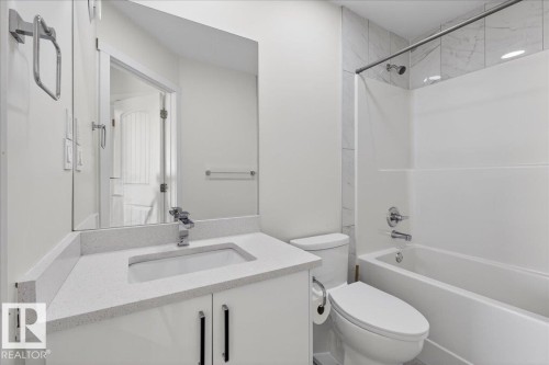 #2 11616 82 St Nw, Edmonton, AB - Indoor Photo Showing Bathroom