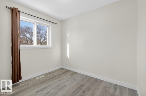 #2 11616 82 St Nw, Edmonton, AB - Indoor Photo Showing Other Room