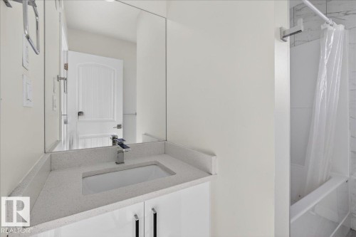 #2 11616 82 St Nw, Edmonton, AB - Indoor Photo Showing Bathroom