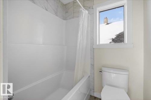#2 11616 82 St Nw, Edmonton, AB - Indoor Photo Showing Bathroom
