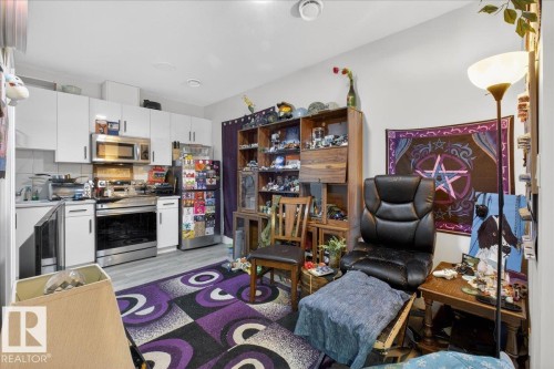 #2 11616 82 St Nw, Edmonton, AB - Indoor Photo Showing Kitchen