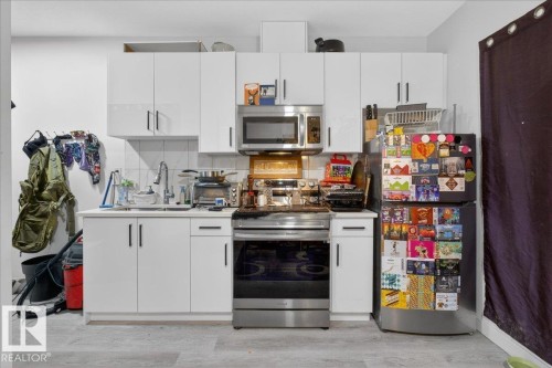 #2 11616 82 St Nw, Edmonton, AB - Indoor Photo Showing Kitchen