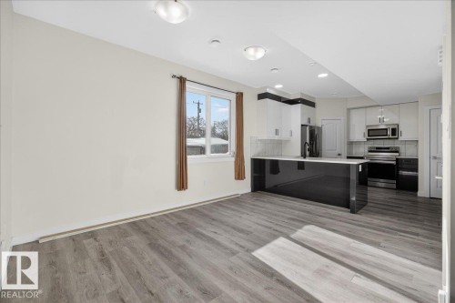 #2 11616 82 St Nw, Edmonton, AB - Indoor Photo Showing Kitchen
