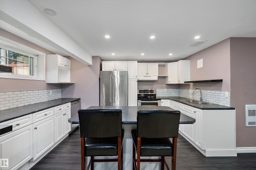 13 Southfork Court, Leduc, AB - Indoor Photo Showing Kitchen With Upgraded Kitchen