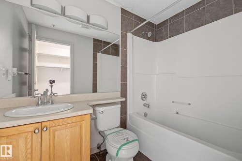 #111 5005 165 Av Nw, Edmonton, AB - Indoor Photo Showing Bathroom