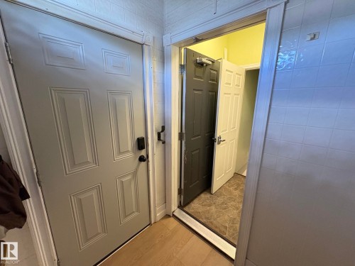 Image quality insufficient for description - 11511 101 Street, Edmonton, AB 