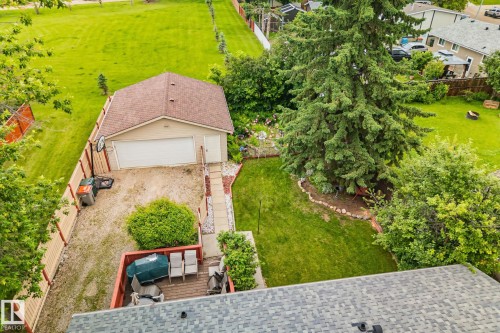 Detached garage with a pitched shingle roof and a white overhead door - 30 Garden Valley Drive, Stony Plain, AB - Outdoor