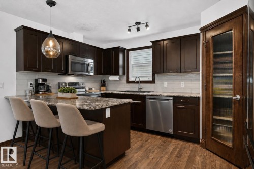 108 Hewitt Circle, Spruce Grove, AB - Indoor Photo Showing Kitchen With Upgraded Kitchen