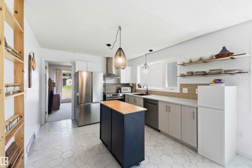4335 53 Avenue, Tofield, AB - Indoor Photo Showing Kitchen